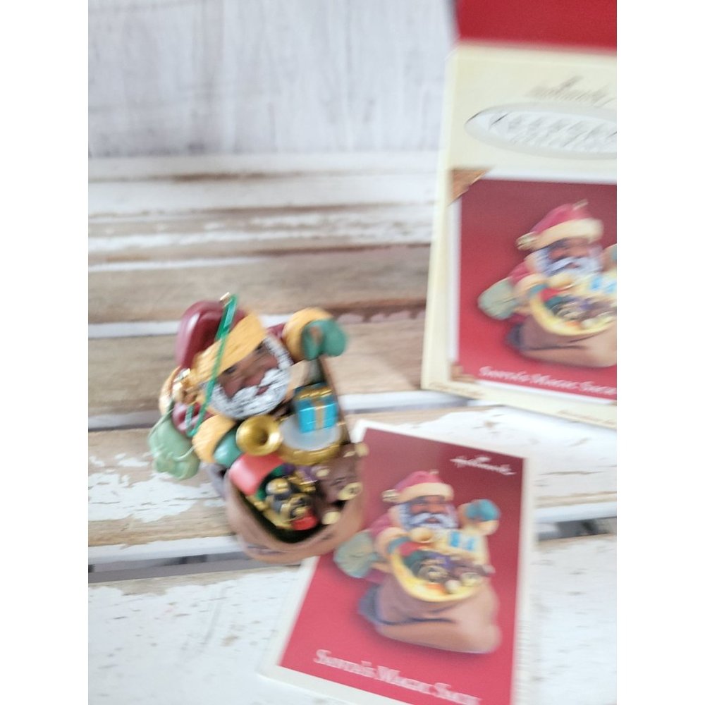 Hallmark Santa's magic sack 2005 lights up ornament Xmas tree home decor